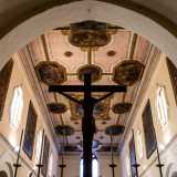 E infine nella parte retrostante l�altare, alle spalle del crocifisso del 500, si apre l�ultimo tesoro del Maria Cristina... 